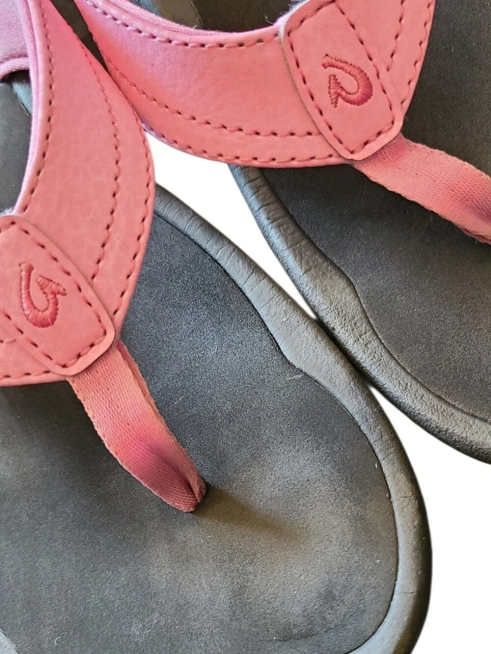 OluKai 'Ohana Beach Sandals Pink / Black Colorway Womens Size 9